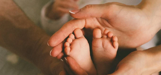 Pieds de bébé pour illustrer le RQAP